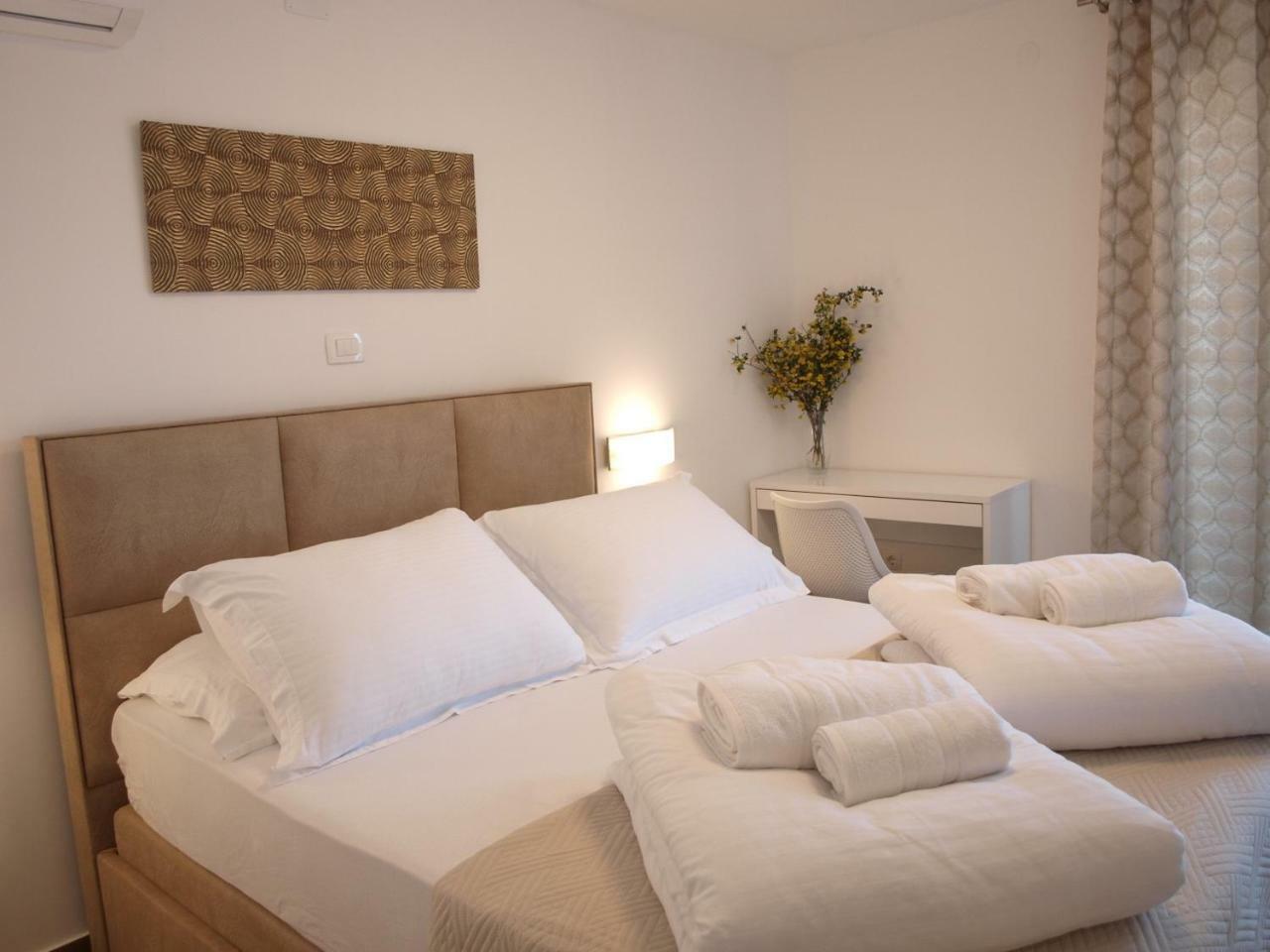 Holiday Hvar Lux Basina Esterno foto