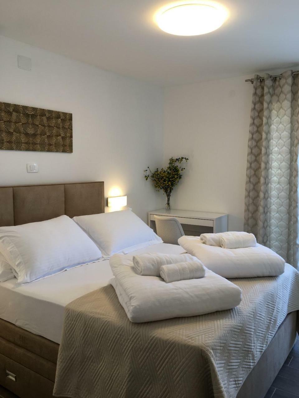 Holiday Hvar Lux Basina Esterno foto
