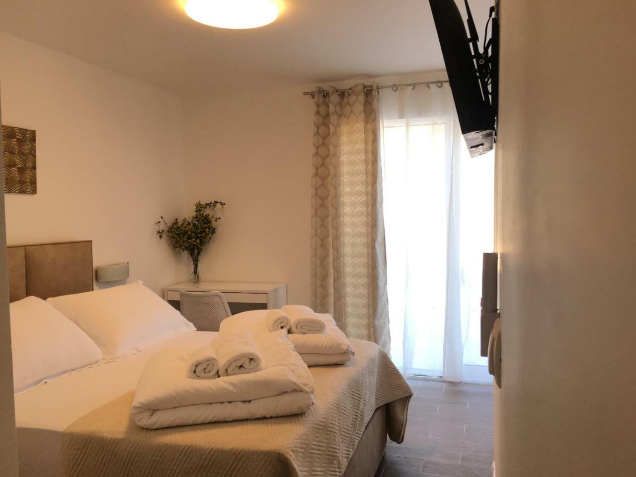 Holiday Hvar Lux Basina Esterno foto
